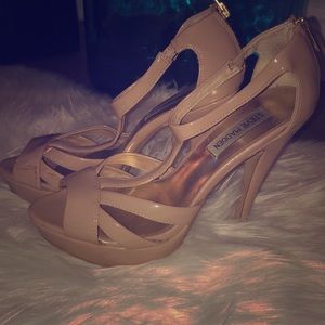 Women’s platform heel sandal sz 7.5